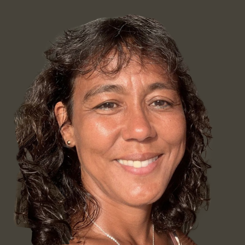Joanne Deys headshot.
