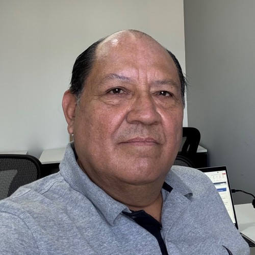 Carlos Waldo headshot.