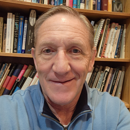 Thom Smith headshot.