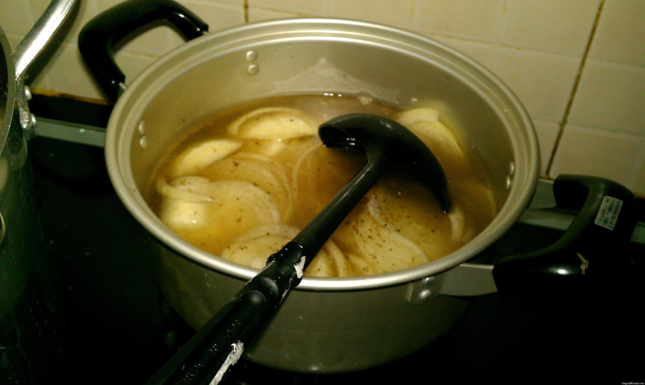 Beshbarmak onions and boullion
