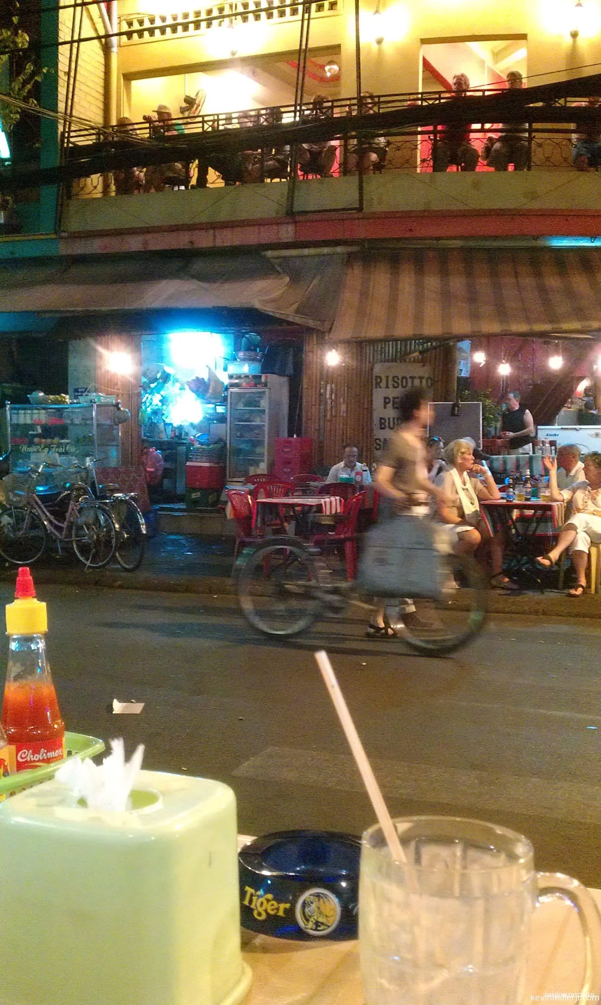 Santa Cafe - Pham Ngu Lao