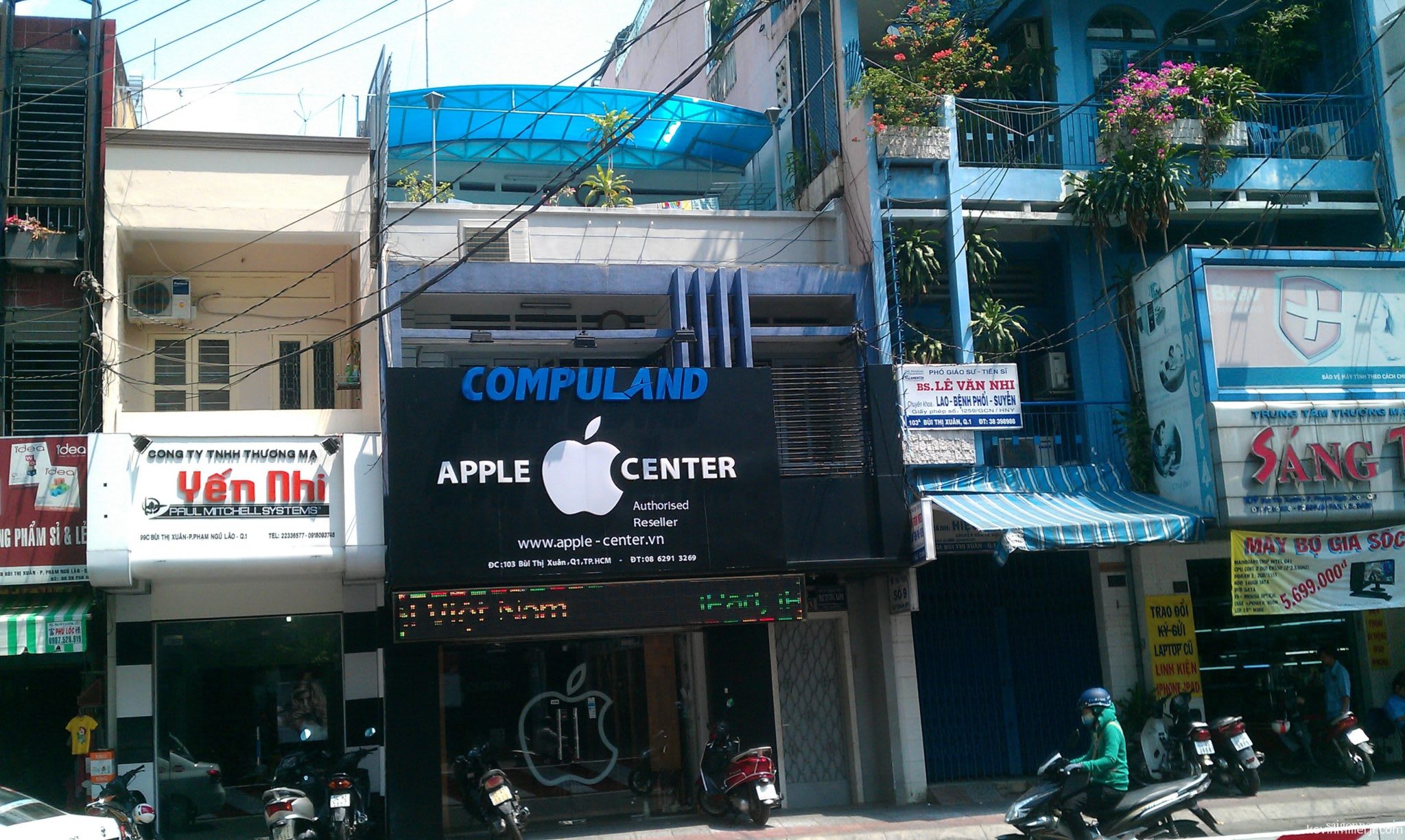 Fake Apple Center in Saigon
