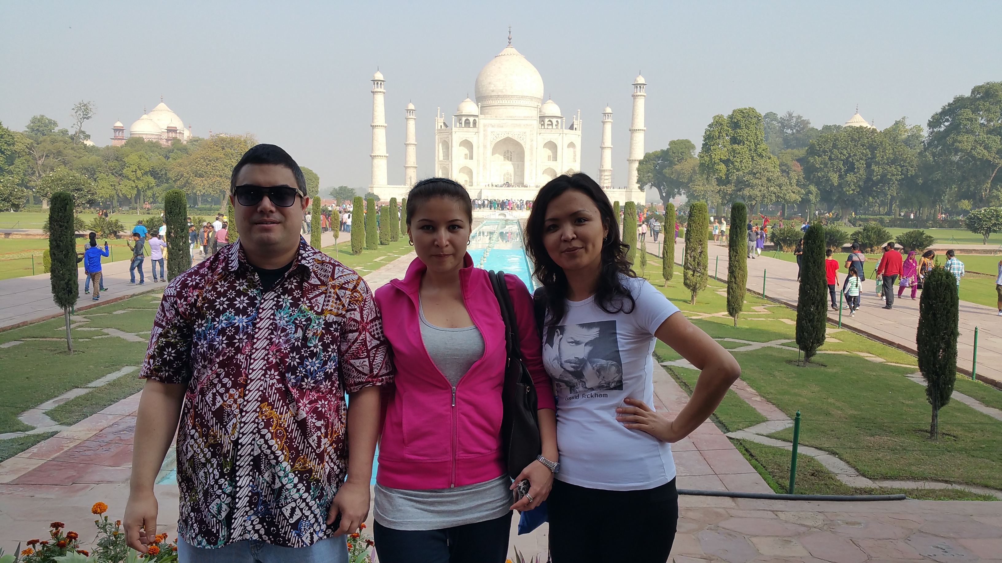 Kevin with Aida and Zarina at the Taj Mahal, Agra, India