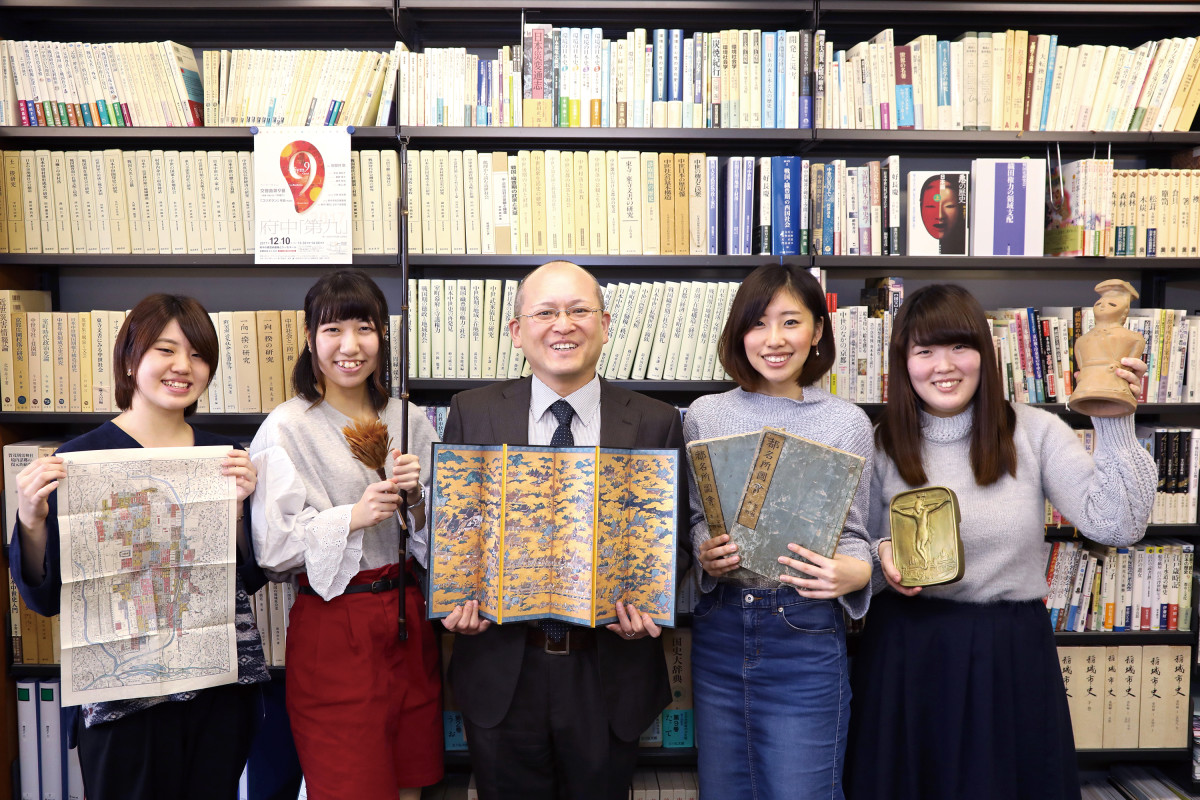 駒沢女子大学 下川 雅弘先生 古書や国宝 踏み絵がゴロゴロ コマジョ図鑑 先生編 駒沢女子大学 下川 雅弘先生 古書や国宝 踏み絵がゴロゴロ コマジョ図鑑 先生編