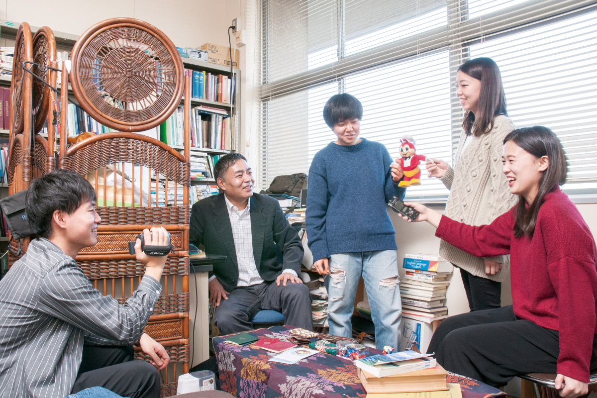 亜細亜大学 小張 順弘先生 コトバから世界を知る 亜大図鑑 先生編 亜細亜大学 小張 順弘先生 コトバから世界を知る 亜大図鑑 先生編