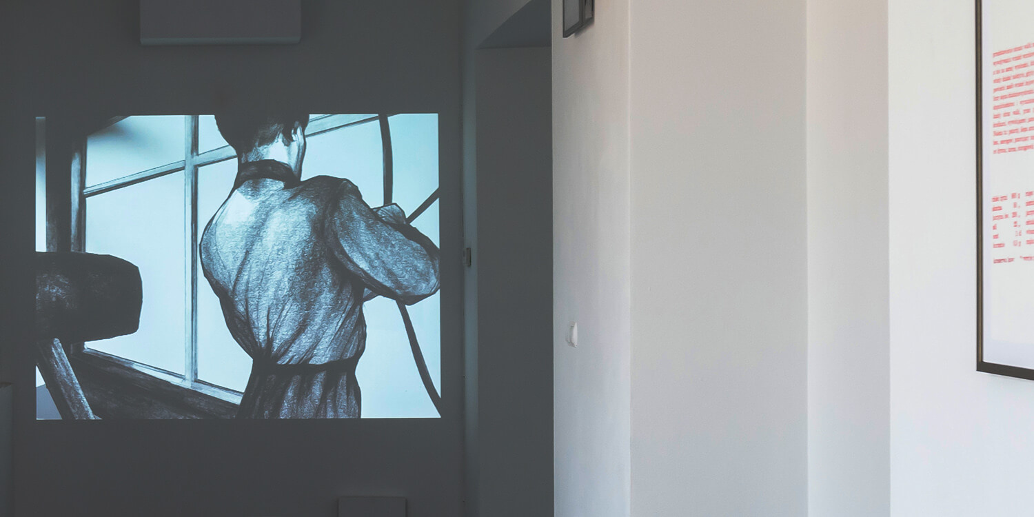 Sława Harasymowicz, Jest już dzień jasny. BWA Tarnów (2018). Installation view: moving image/animation, screen-prints. 