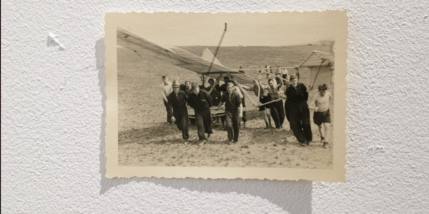 Sława Harasymowicz, Jest już dzień jasny. BWA Tarnów (2018). Anonymous photograph bought online as a snapshot "from a German soldier's album", original, dated Kraków 1939.Installation photo: Artur Gawle. 