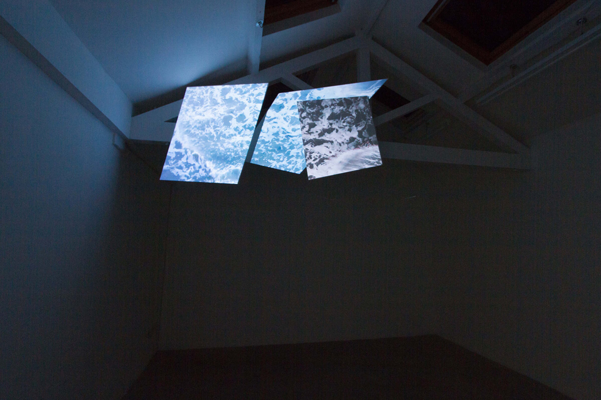 Sława Harasymowicz, Radio On, narrative projects (2016). Selected installation views. Split screen video installation. Photo c/o narrative projects.