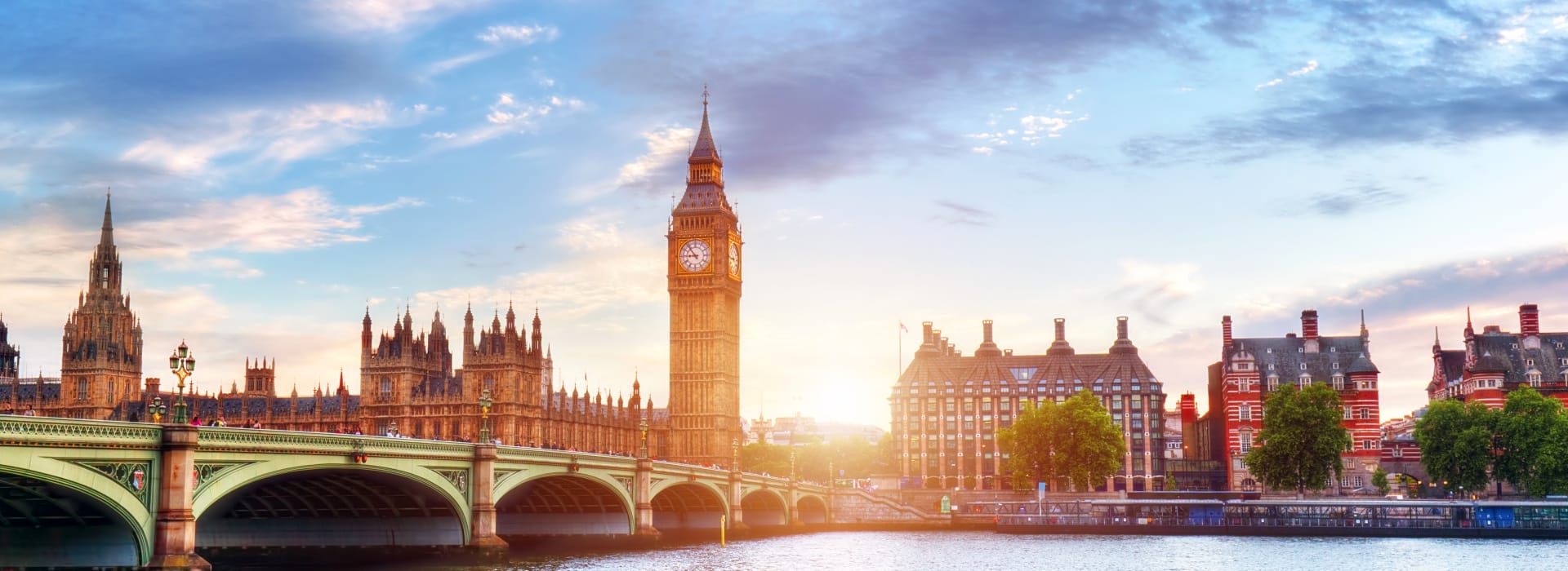 The houses of Parliament and London Bridge across from the River Thames - International removals from London