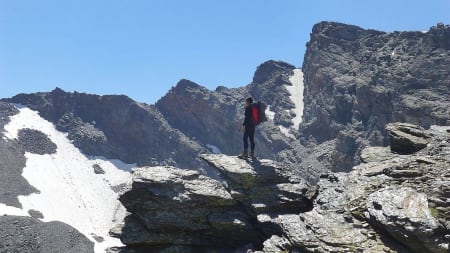 Trek along the northern flanks of the Sierra Nevada