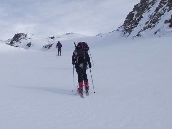 Skiing up the Rio Mulhacen