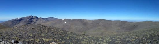 Looking south west from Cerro Pelao with Mulhacén, Alcazaba, Cerro de los Machos and Veleta prominent on the skyline