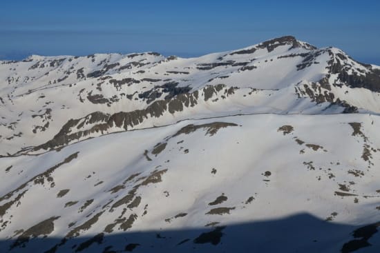 Avalanche debris and the spring snows eastwards to Veleta