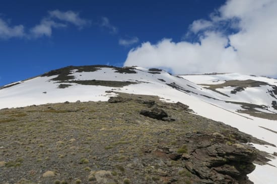 The upper snowfields of the Tajos de Peñón Negro ridge