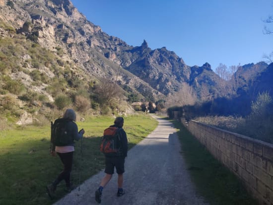 Start of the walk along the Rio Dilar