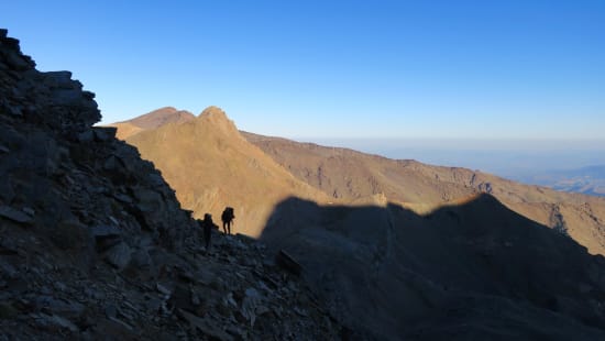 Approcahing the end of the Vasar and meeting with the scree path to the pass