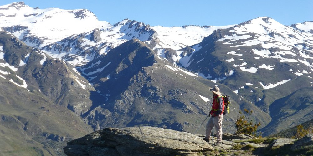 Climb Mulhacén in a summer day using the National Park Bus