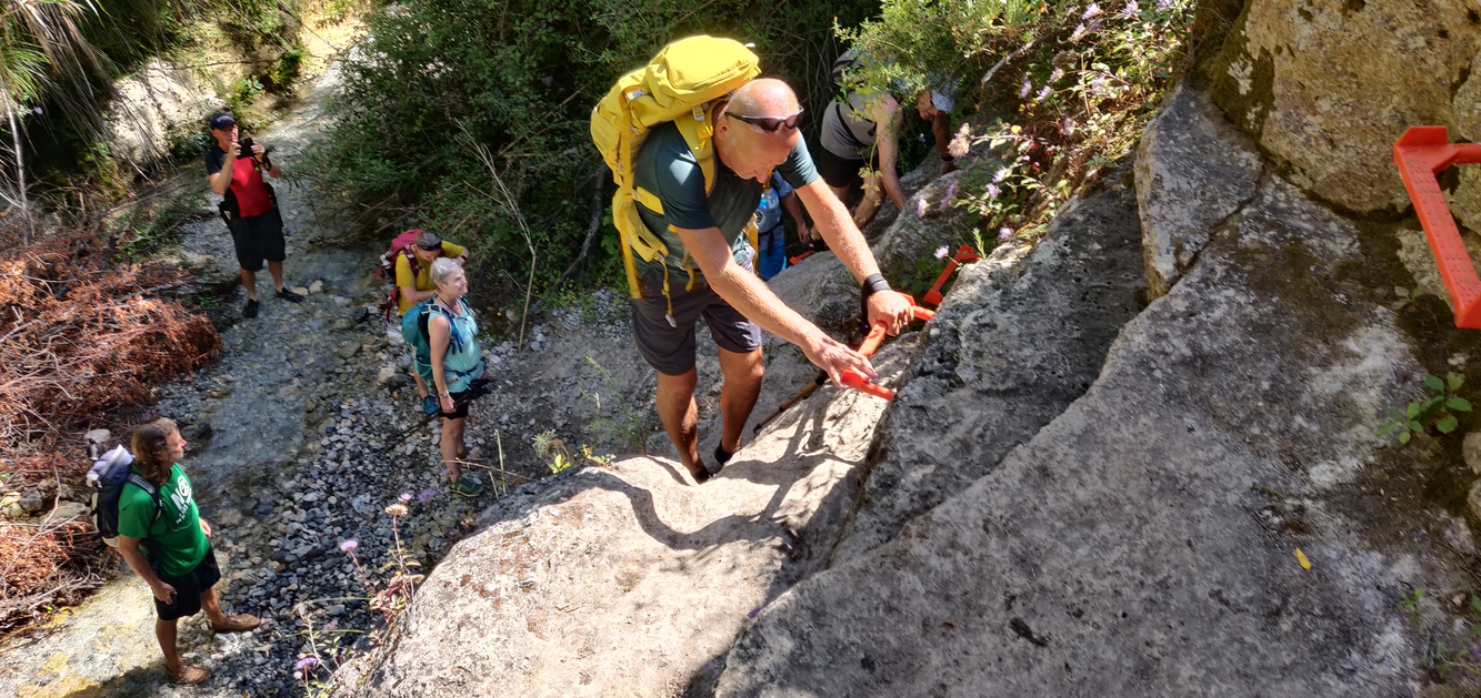 Rio Saleres River Walking Slide 3