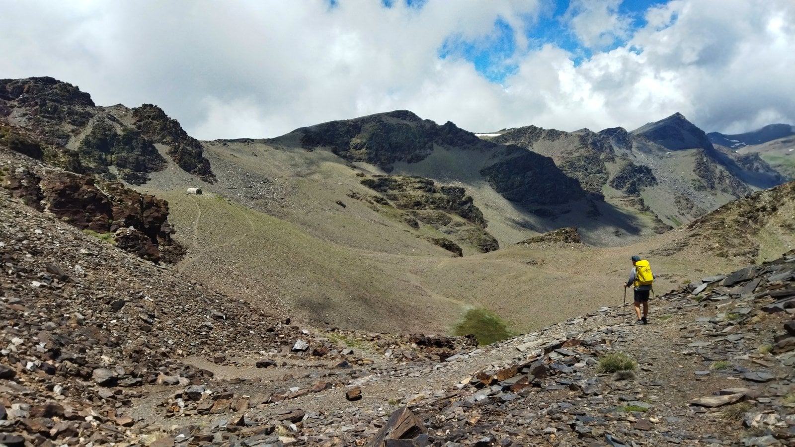 The Refugio de Caballo appears in the distance