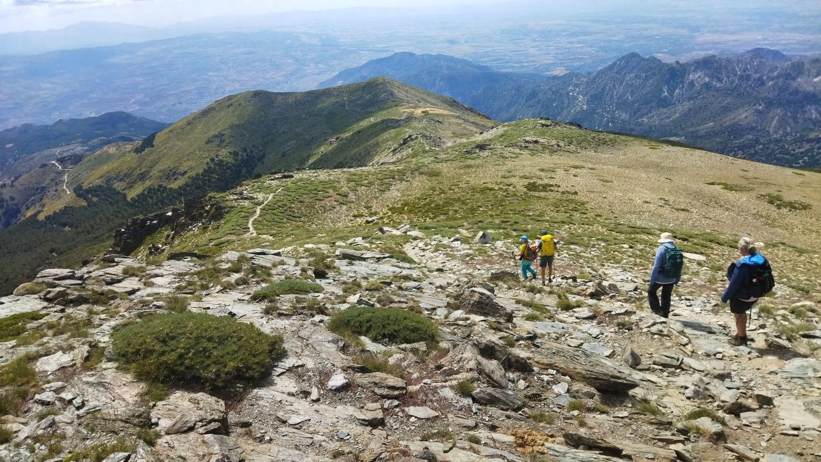 Descending the Tres Mojones Ridge