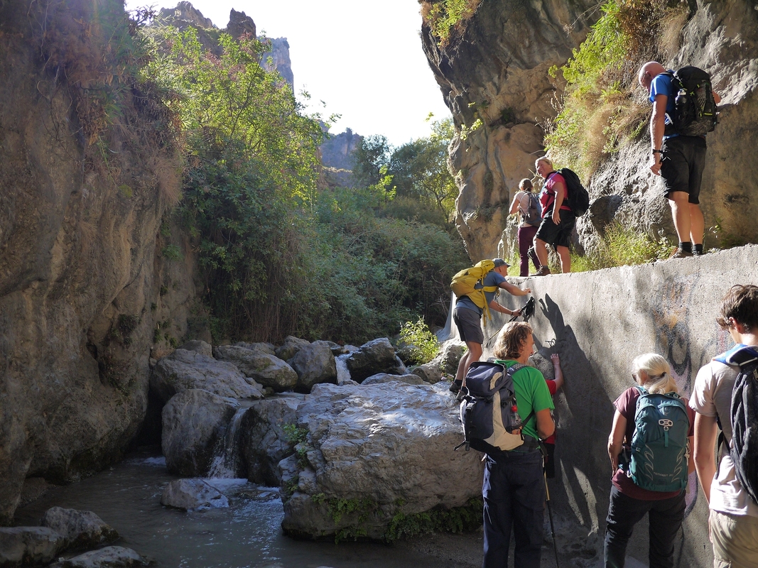 Negotiating an obstacle in the gorge