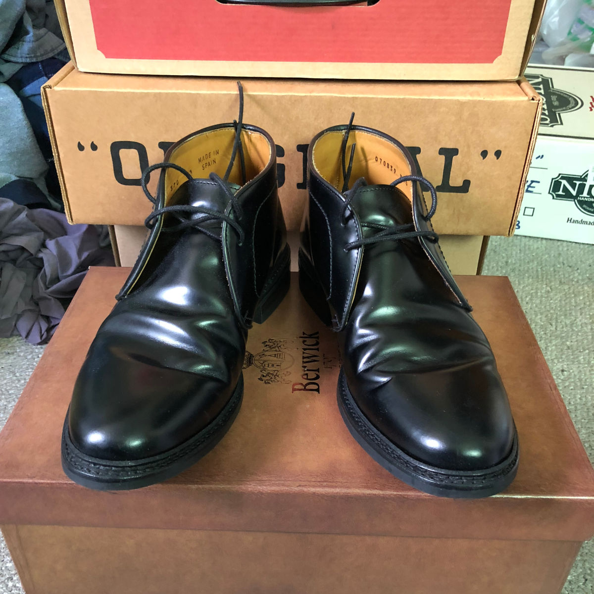 Berwick Chukka boots