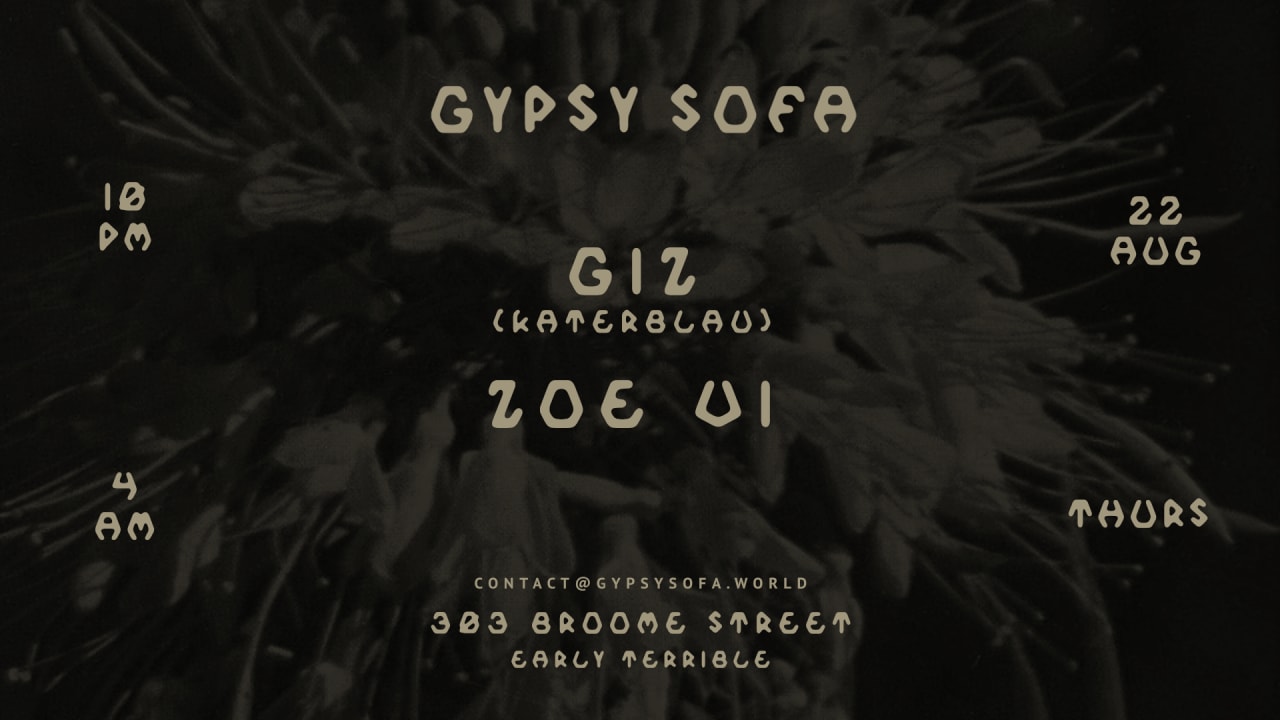 Gypsy Sofa: Giz(Katerblau) & Zoe VI, August 22