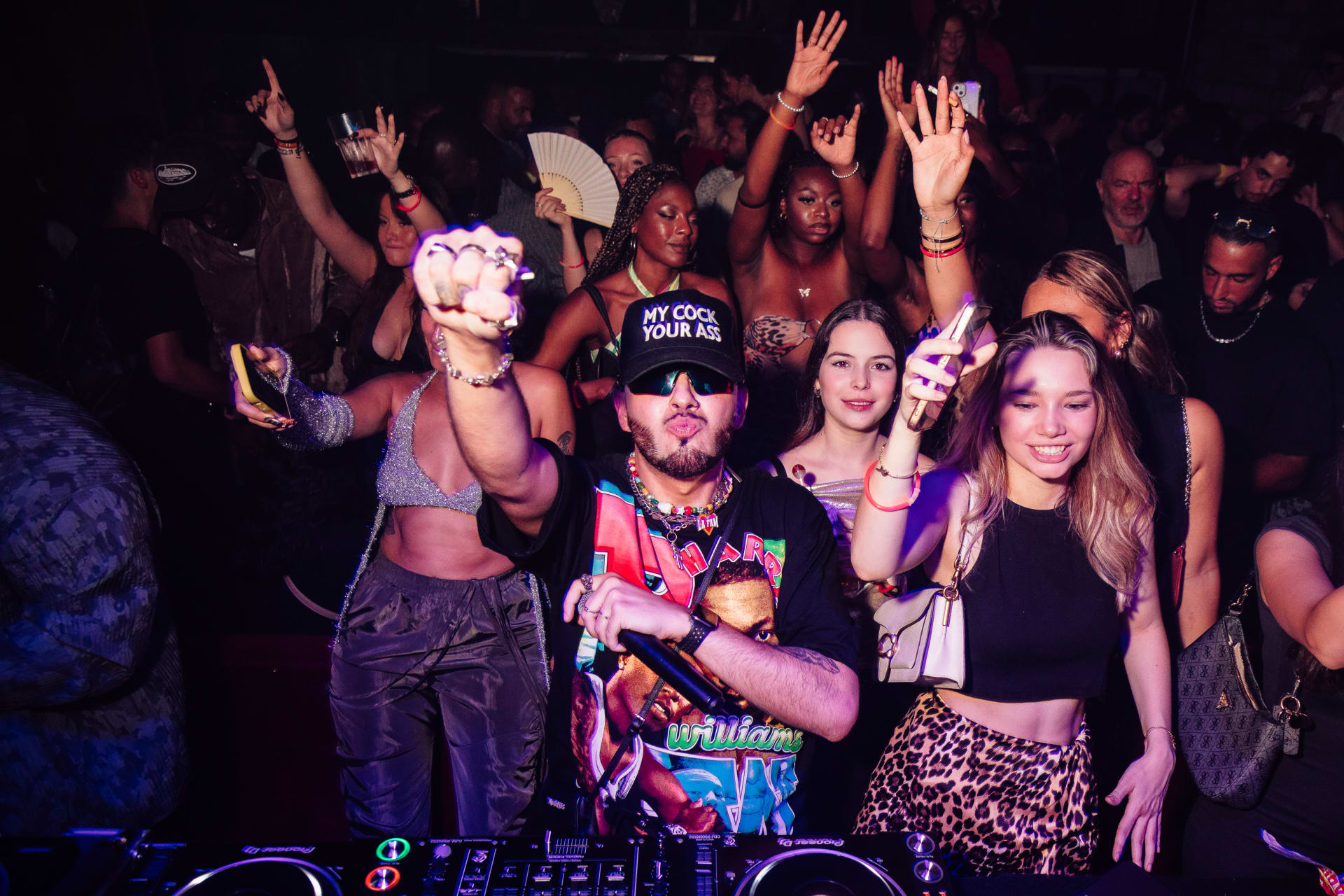 International Party At Tout Le Monde En Parle Cover