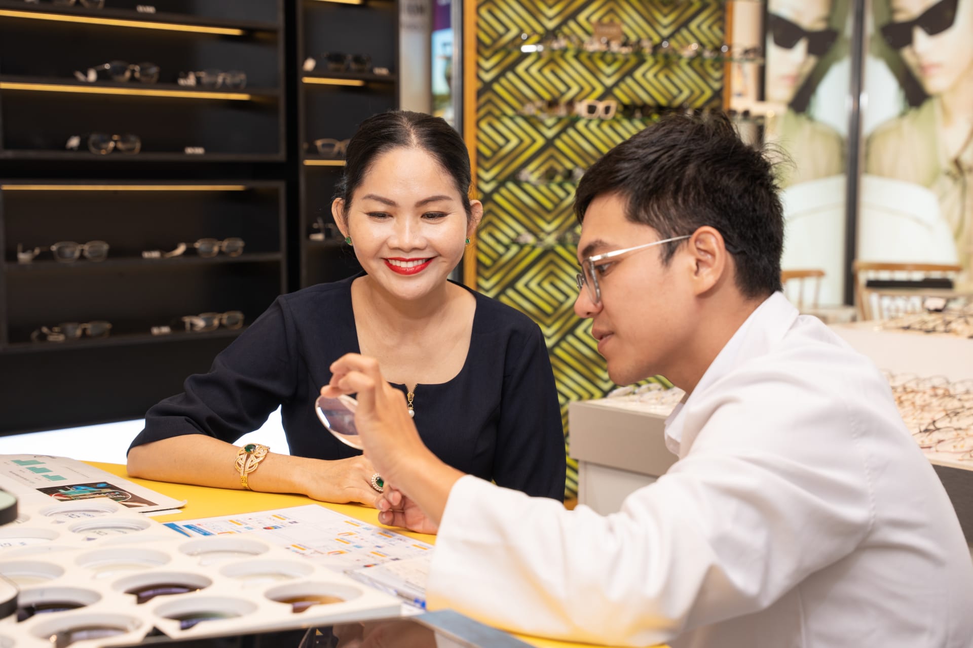 Chuyen Gia Trong Kinh Chinh Hang Top Thuong Hieu Gia Ban Moi Cover