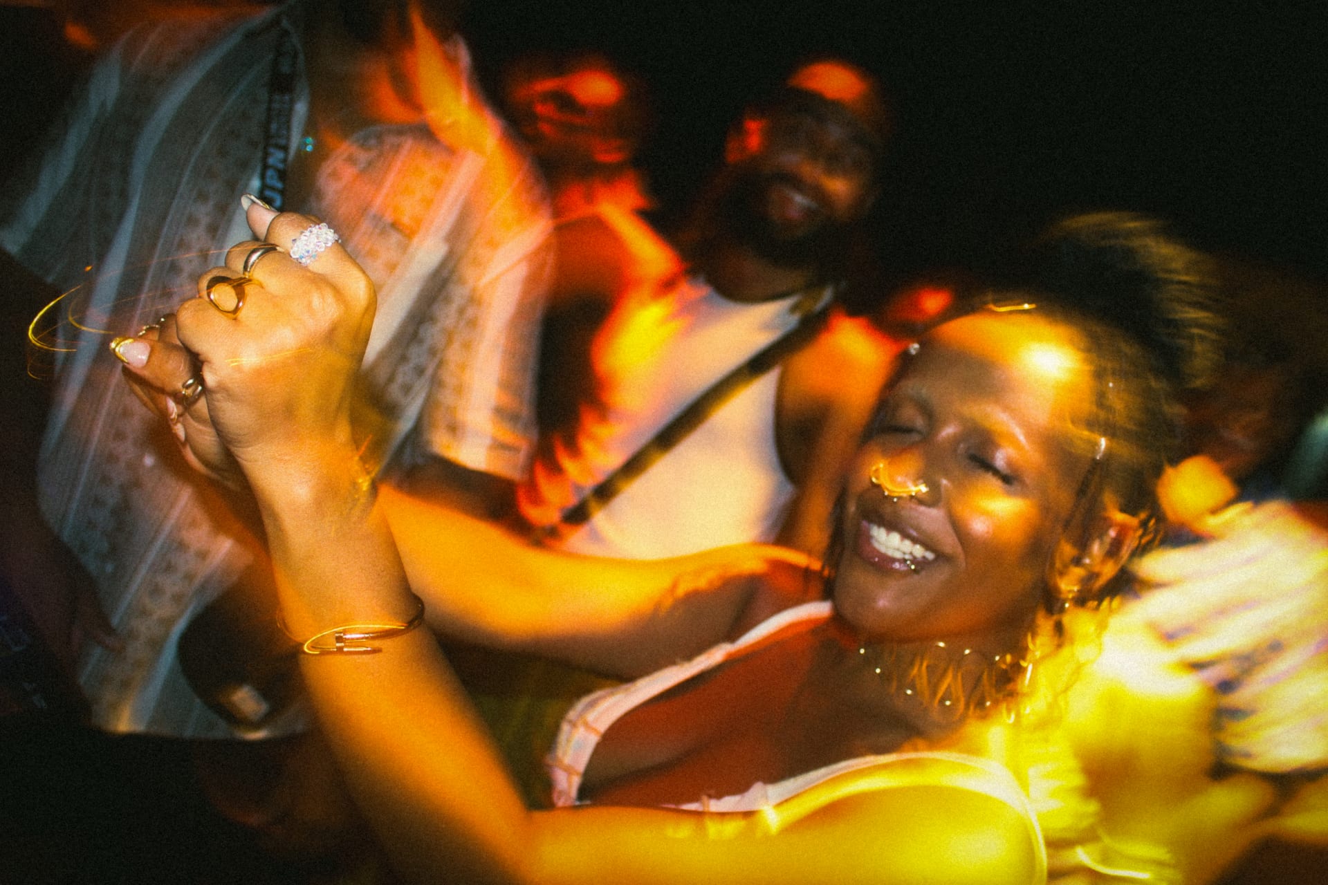 Embrazza Na Ams Cover