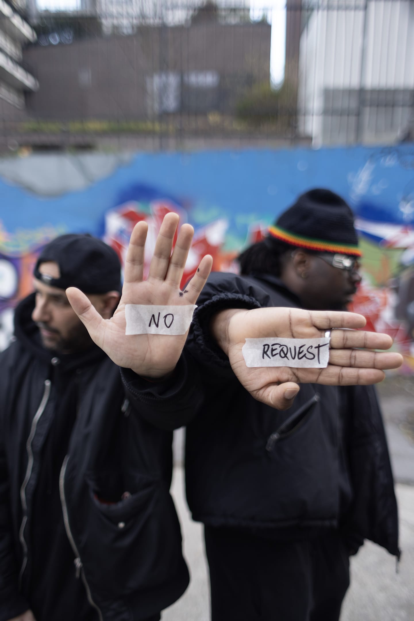 No Request Présente No More Request Cover