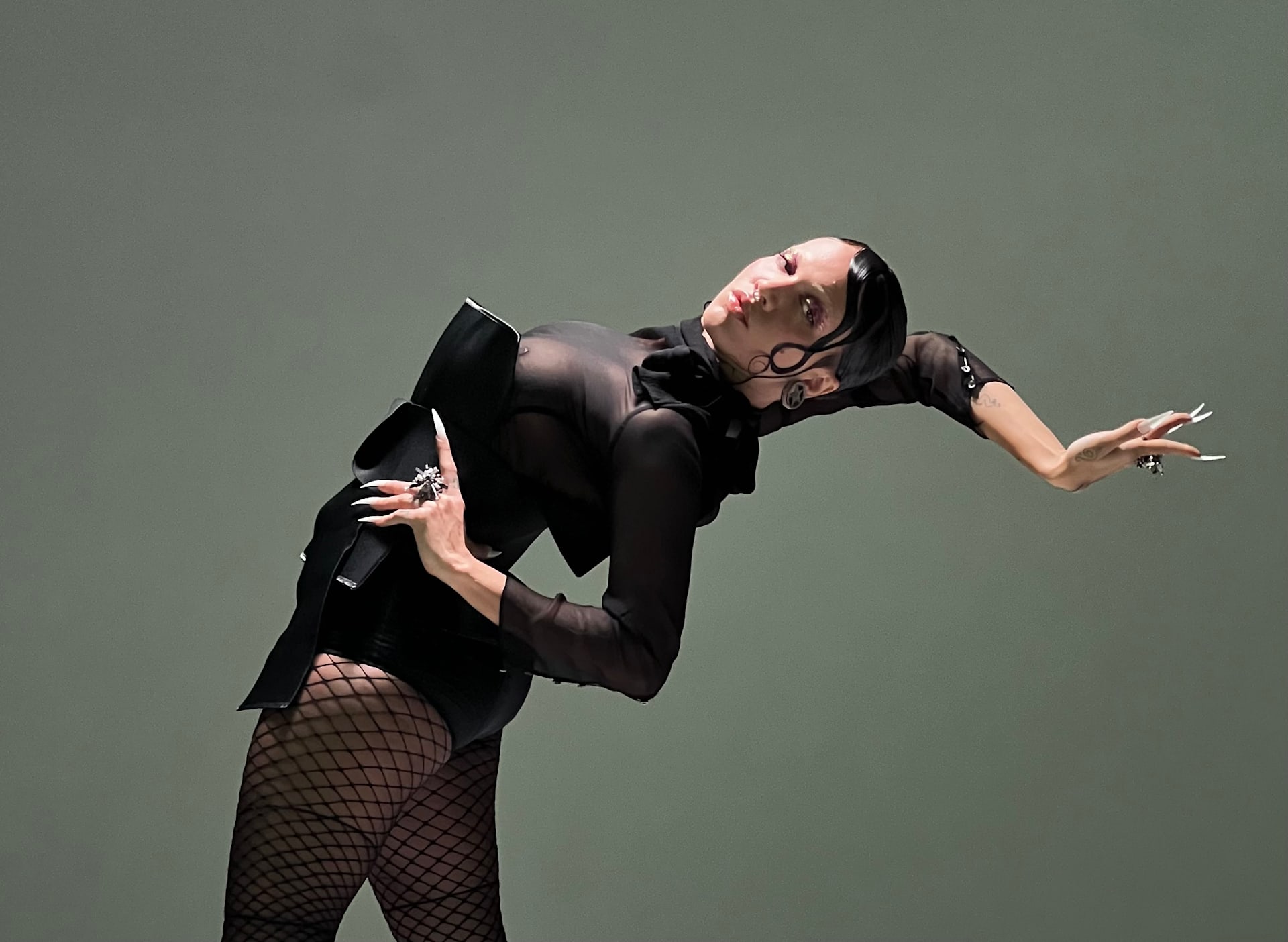 Vogue Com Bruxa Cósmica Cover
