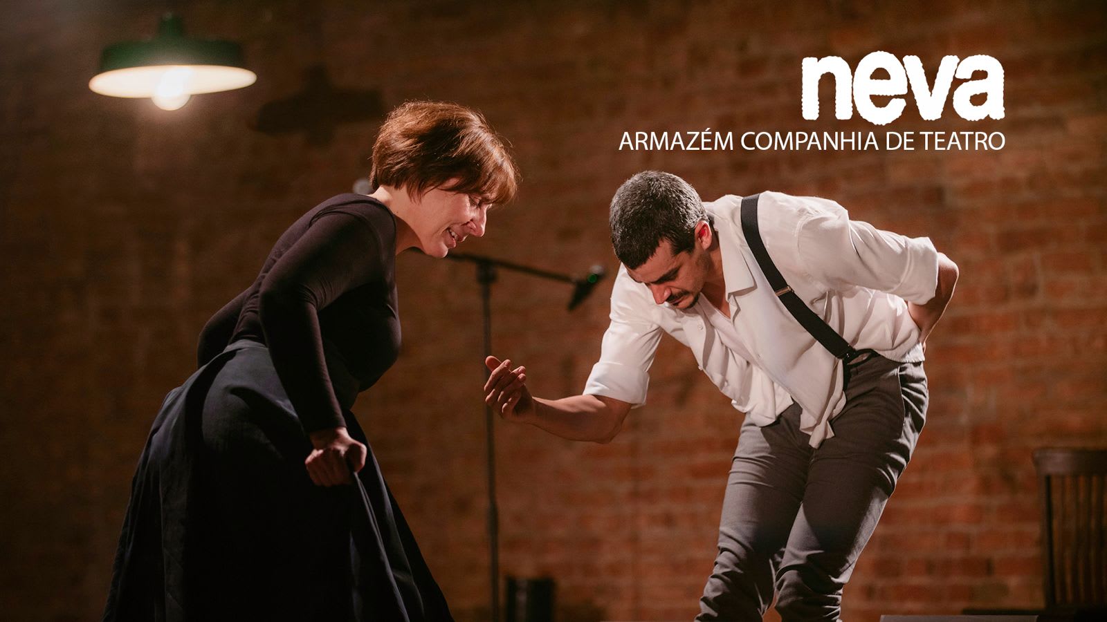 Espetáculo Teatral Neva, Montagem Da Armazém Cia. De Teatro Cover