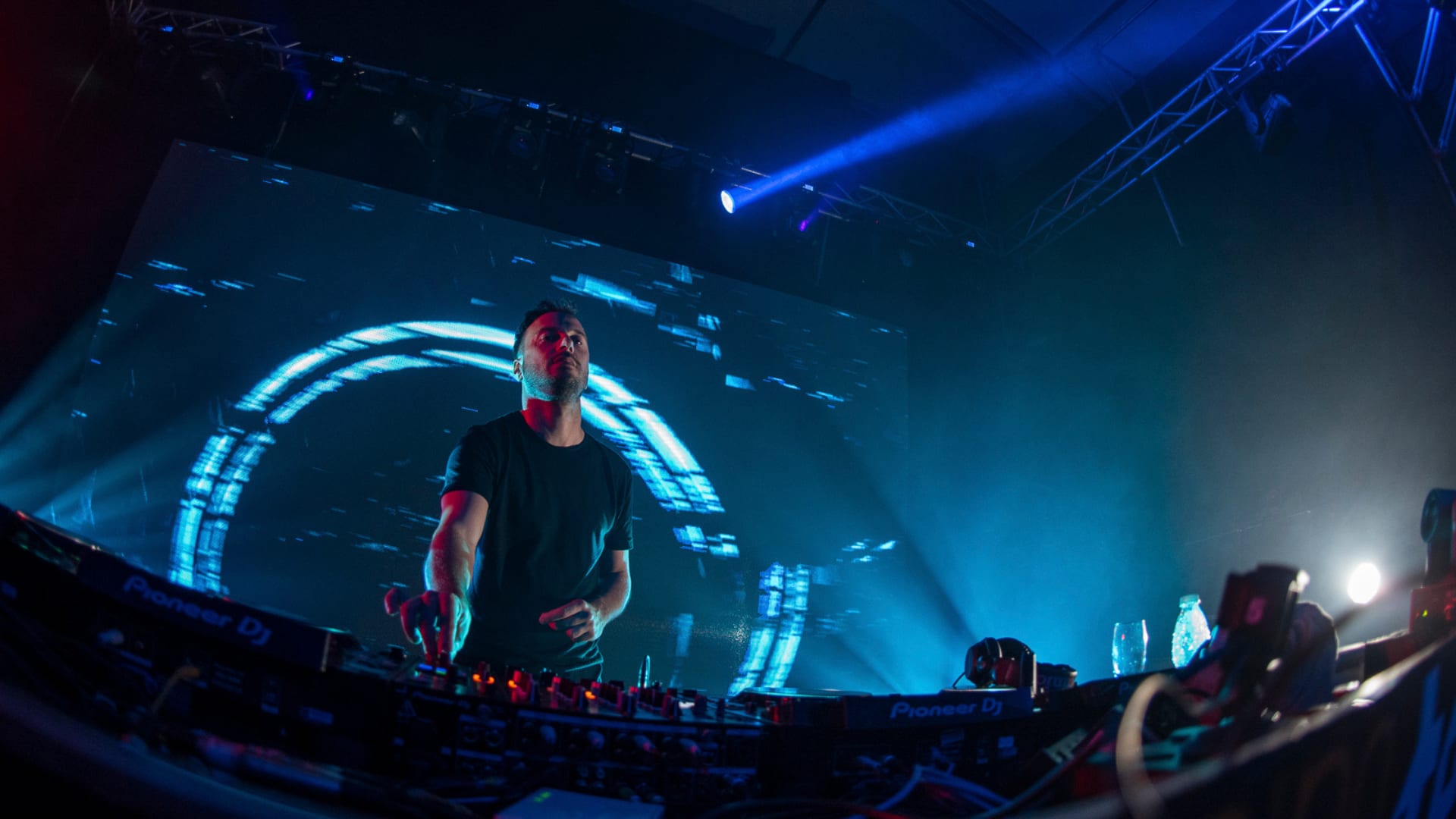 Temple Invites Nicolás Rada (Ar), Rosmano (MX) And Raq Cover