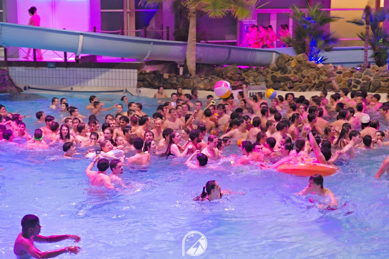 Soirée Aquaboulevard (4 Consos Incluses) Cover