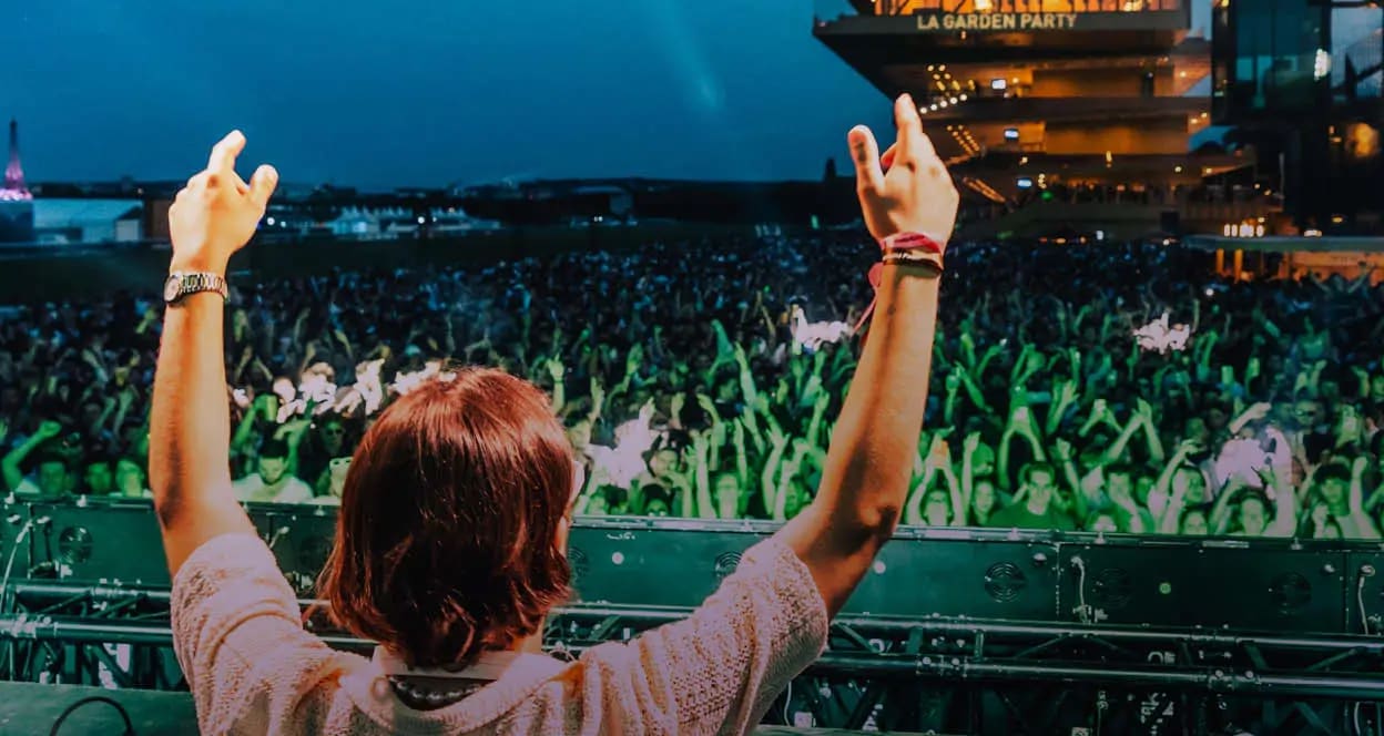 Jeuxdi By Longchamp Cover