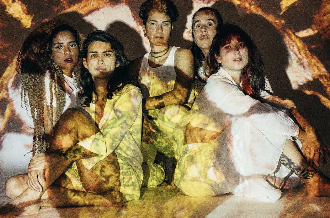 Coco Voador Na Fábrica Cover