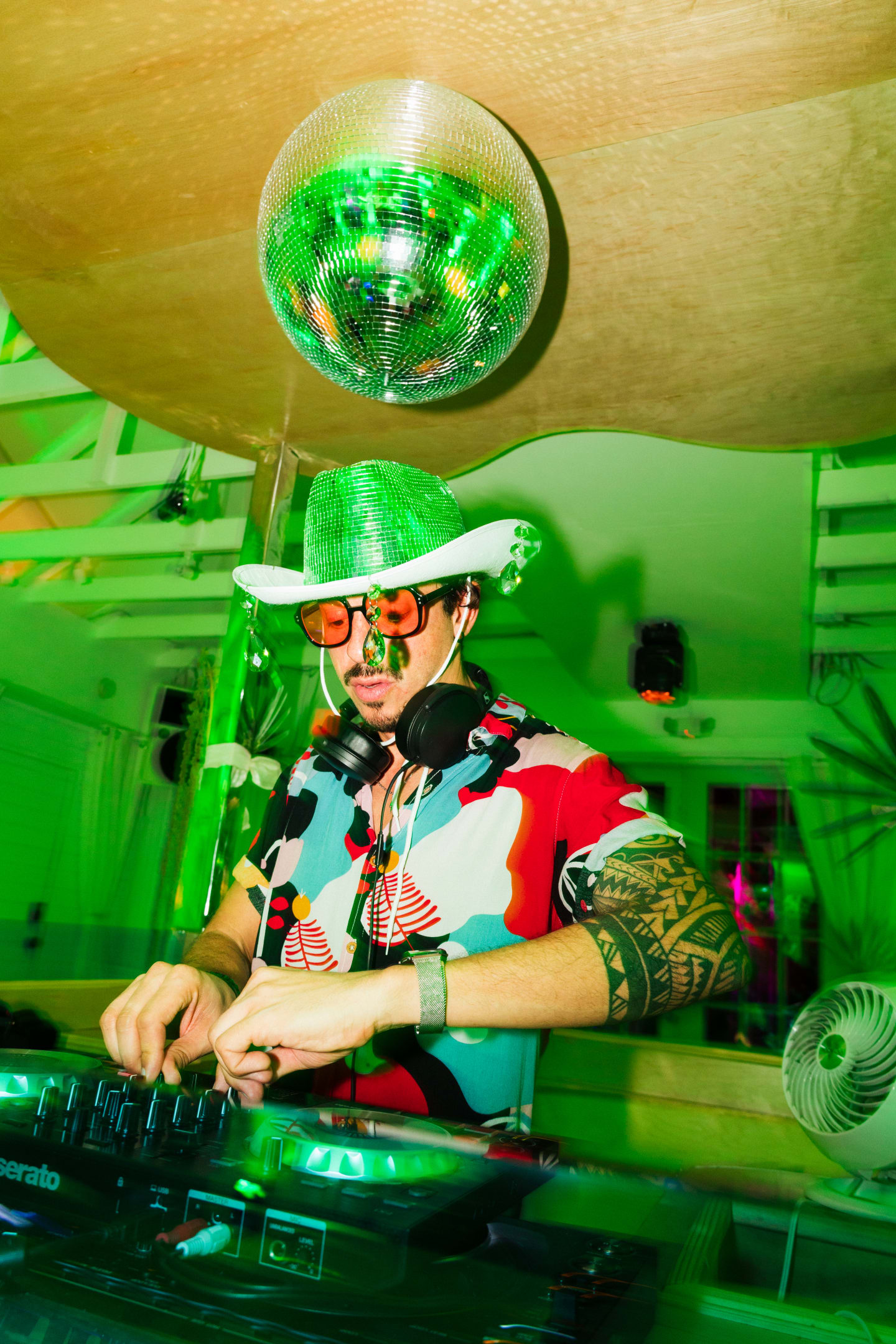 Tropical Disco Grooves: Ear Candy Live Dj Set Ft “El Gato” Cover