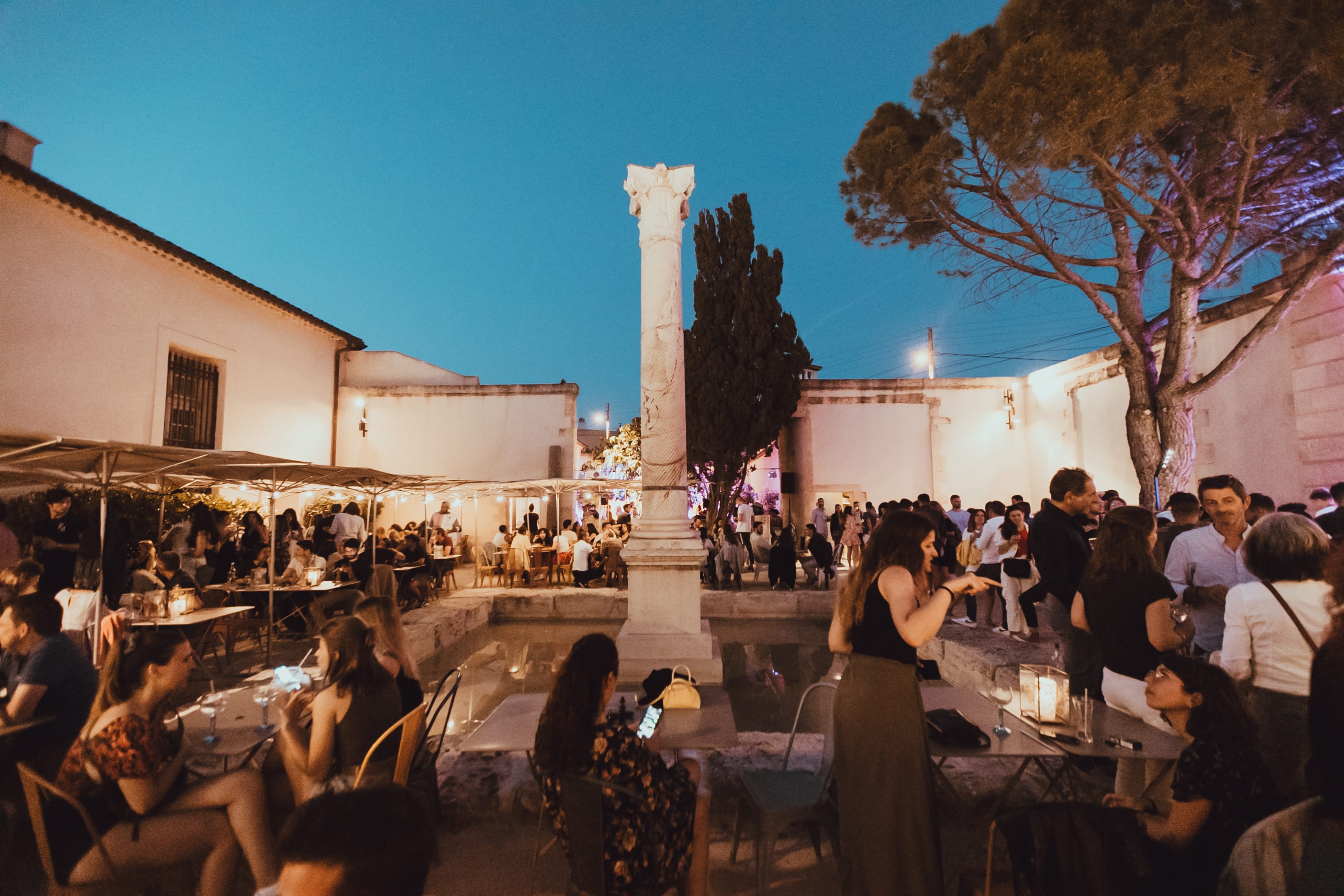 Closing : Jardins Borély  Cover