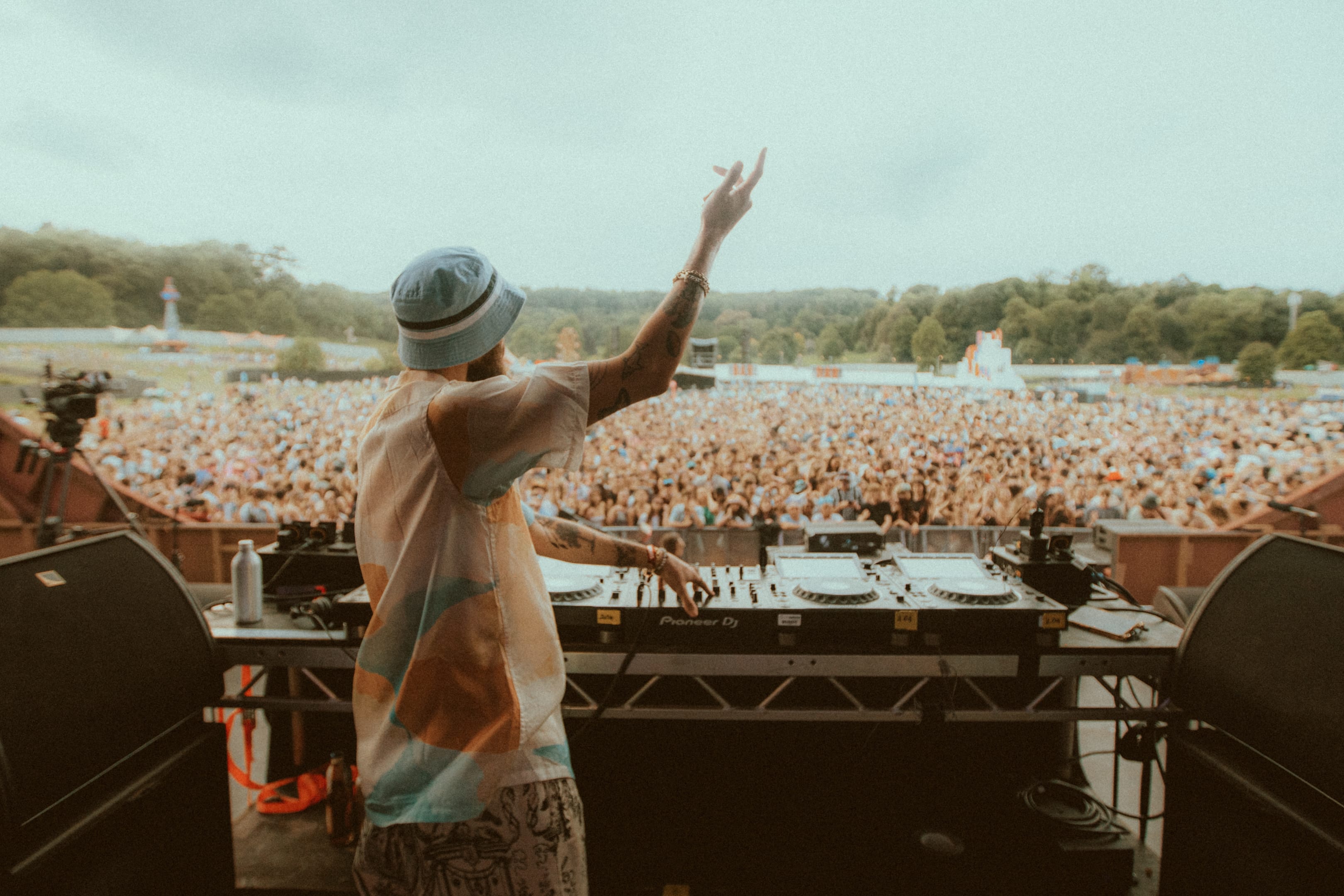 Zeyzey Presents: Folamour Cover