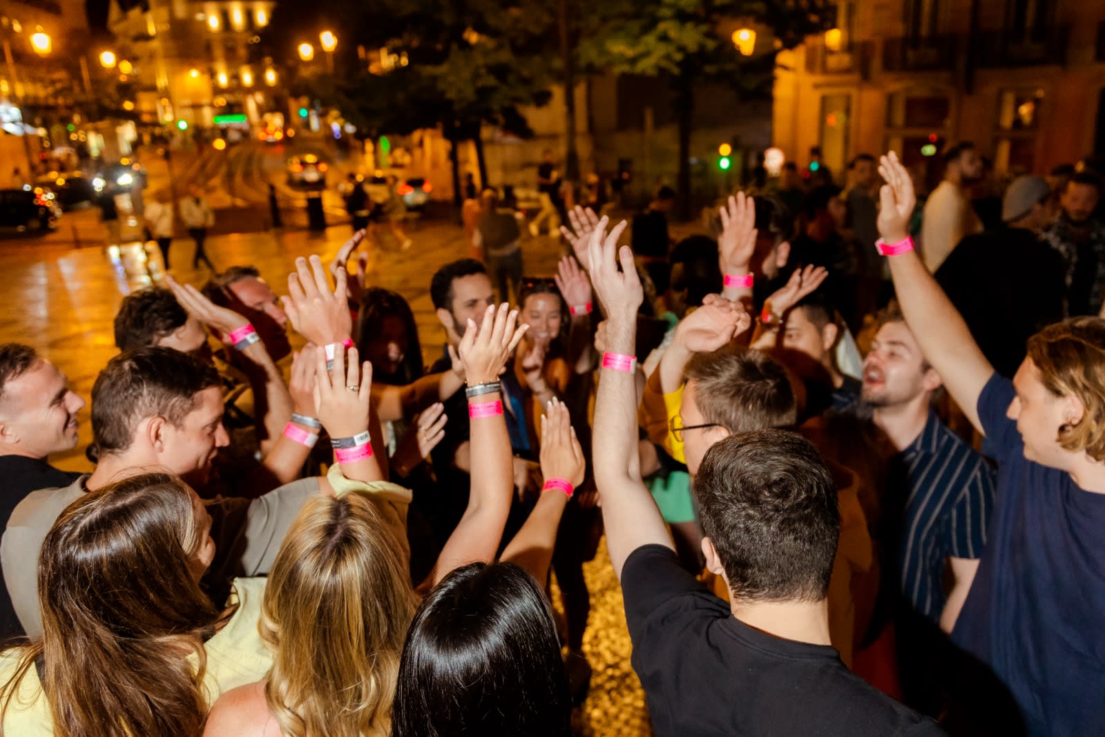 Pub Crawl With Open Bar, Shots, & Vip Club Cover