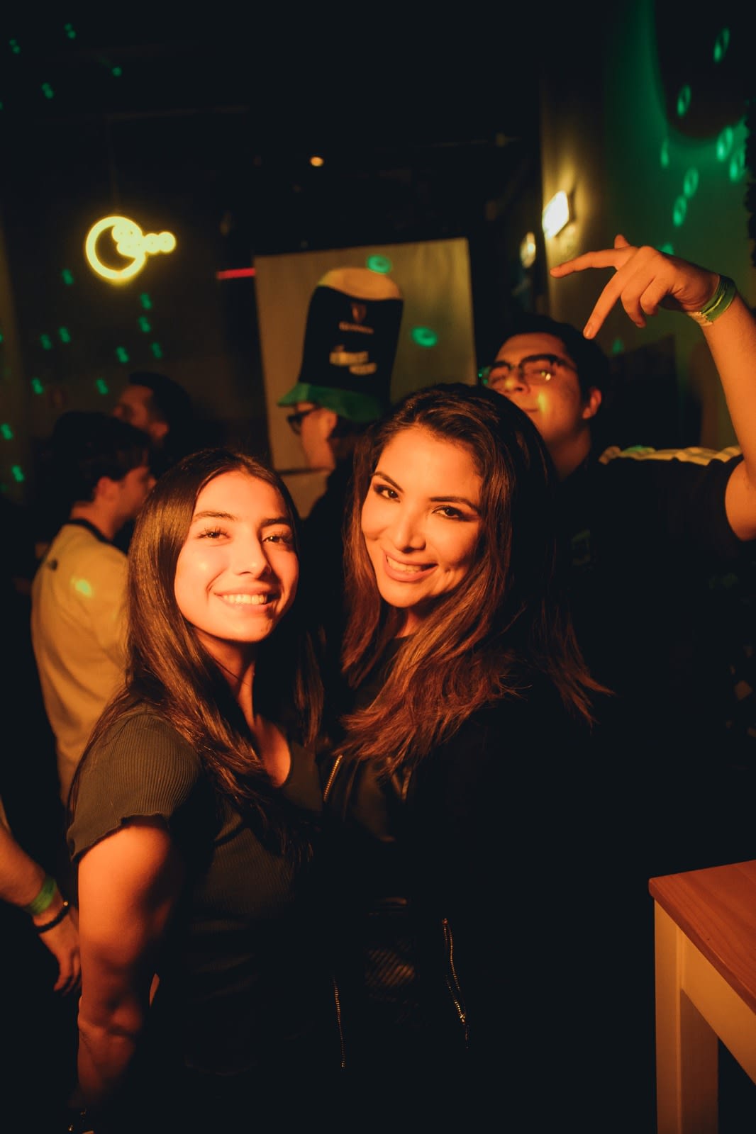 Porto: Pub Crawl With 7 Drinks, Games, And Vip Club Cover