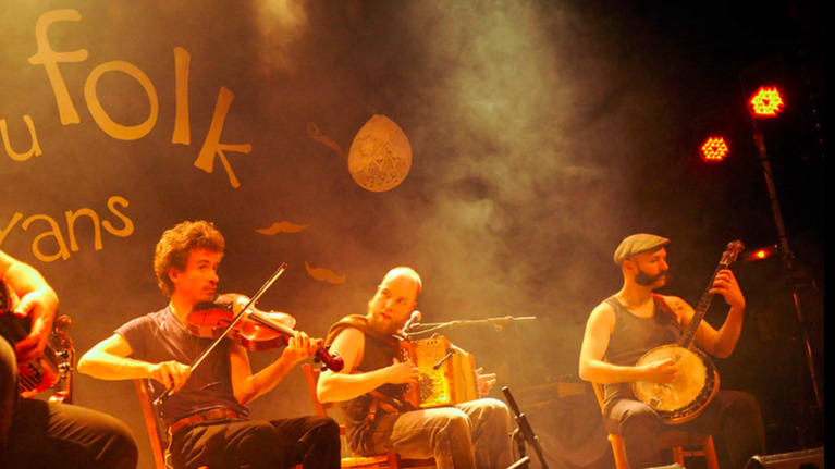Bal Folk : Danserie Dégenrée Et Grandloup Au Camp Climat Cover