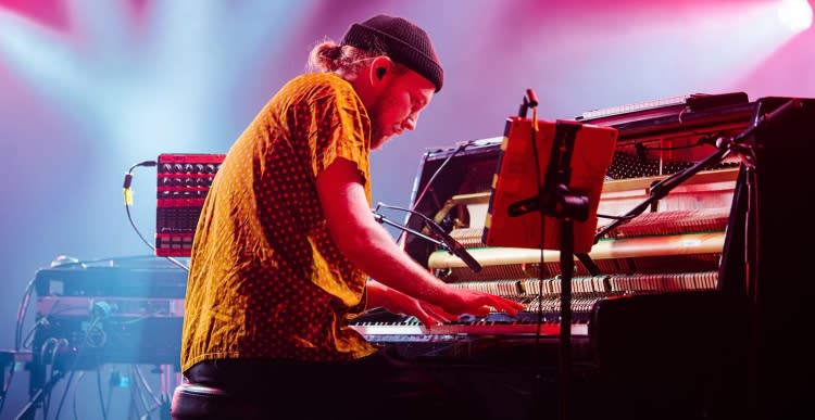 Niklas Paschburg Cover