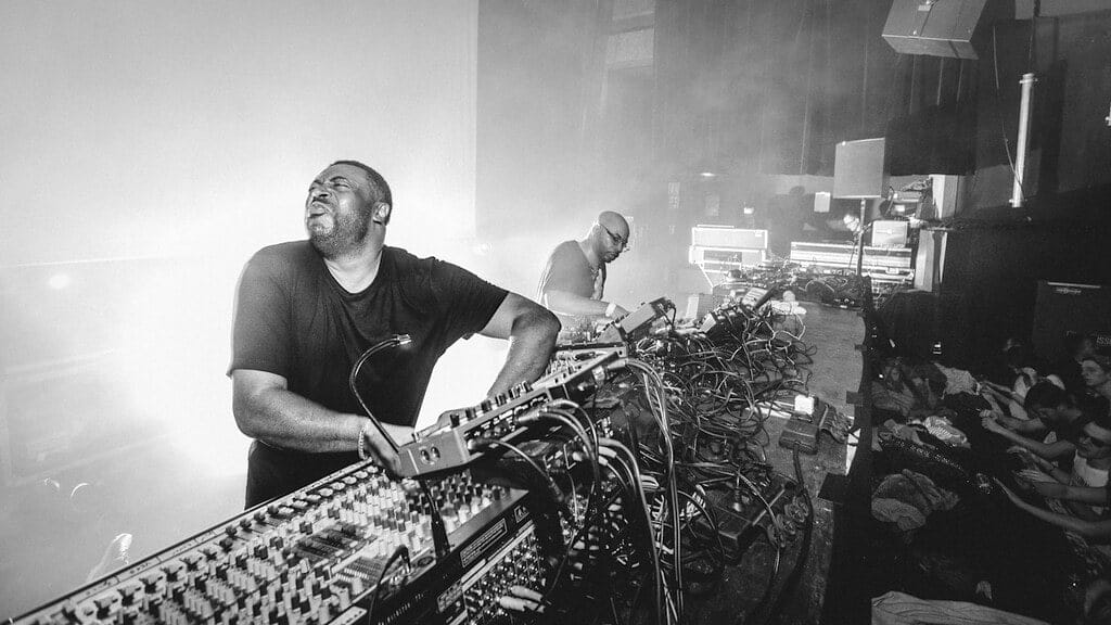 Octave One Live Cover