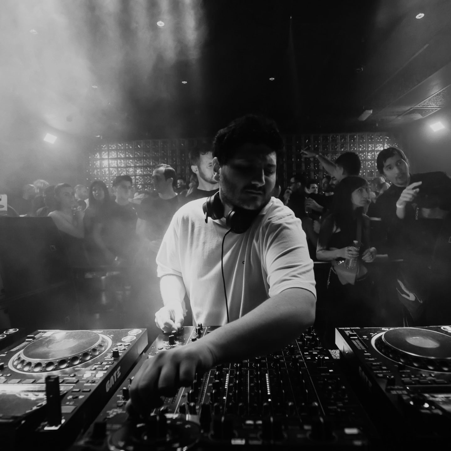 Casa Ata W/ Singi, Markus, Huggz, Roms Cover