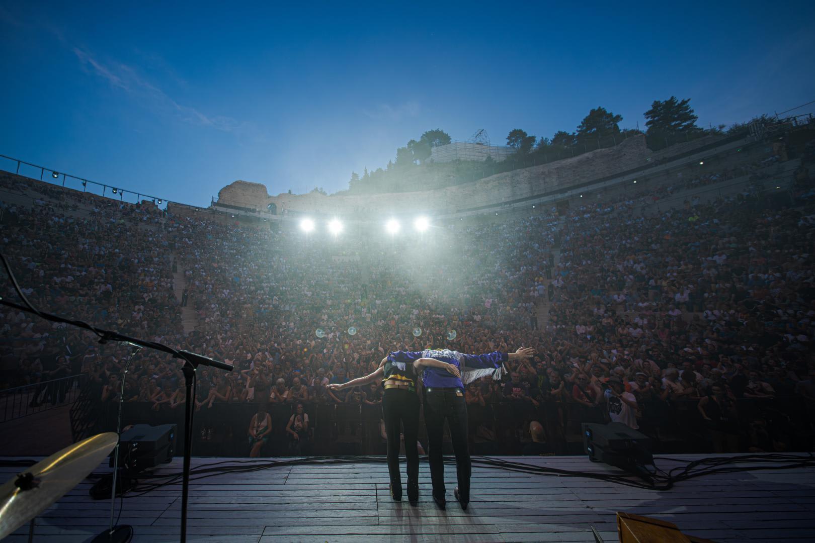 Moundrag + Komodor Cover