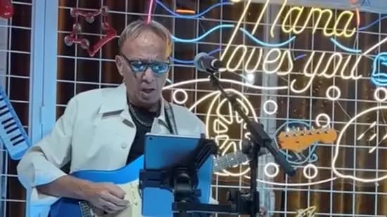 Sunday Live - Vince Cover