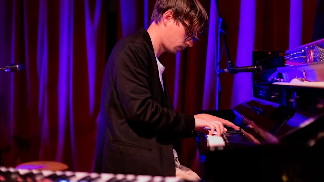 Roumé at Badassery: primavera concert