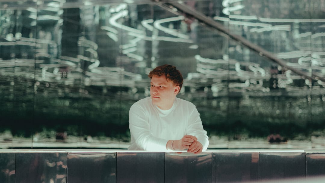 Nils Hoffmann — Point Ephémère